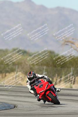 media/Dec-01-2025-Moto Forza (Mon) [[2daa91e15f]]/1-Advanced Group/Session 3 (Turn 3)/